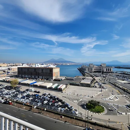 Mia Beverello Neapel