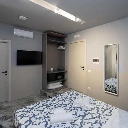 Mia Beverello Neapel